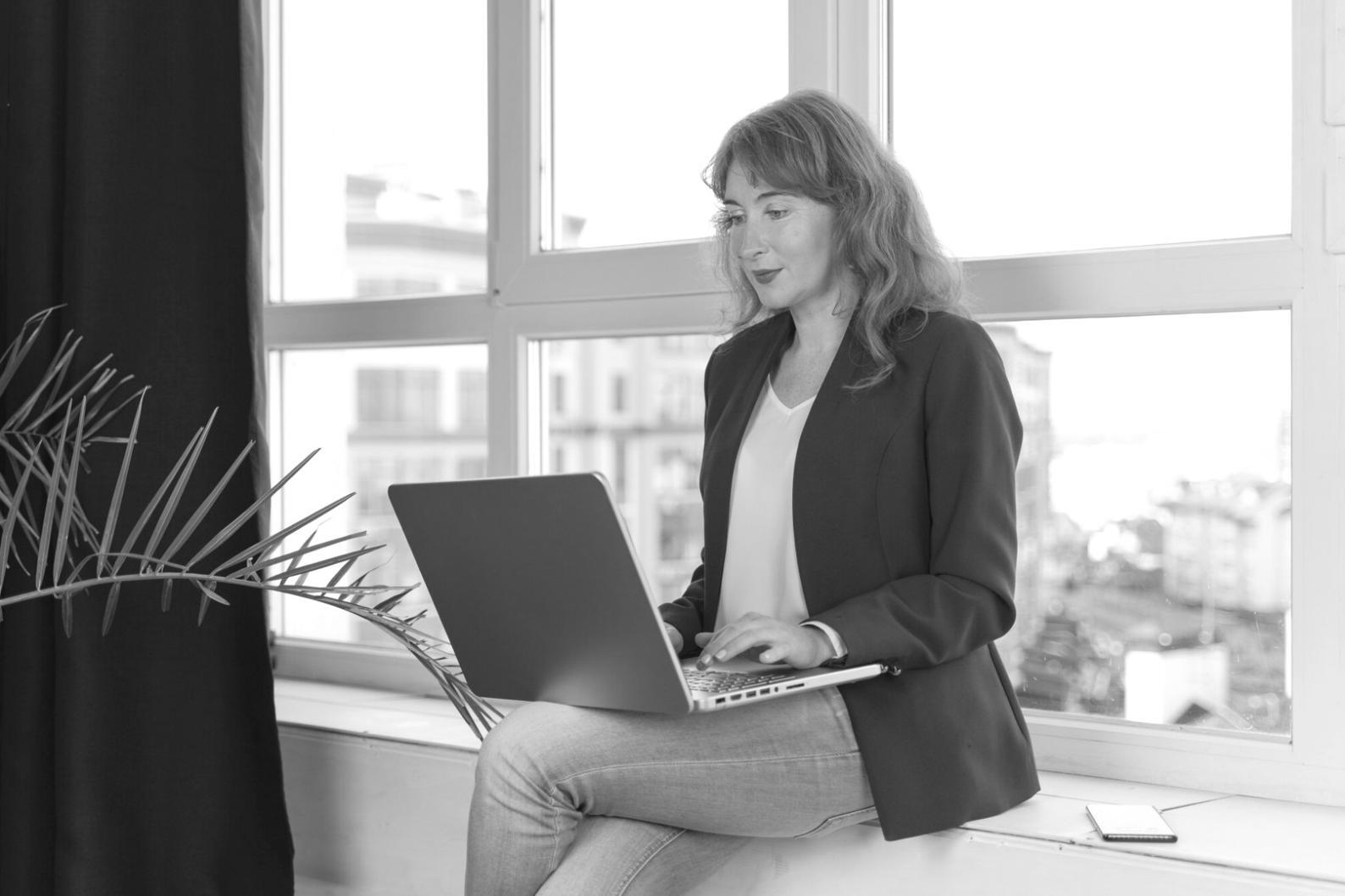 Professional trading analysis workspace with multiple monitors displaying financial charts and technical indicators