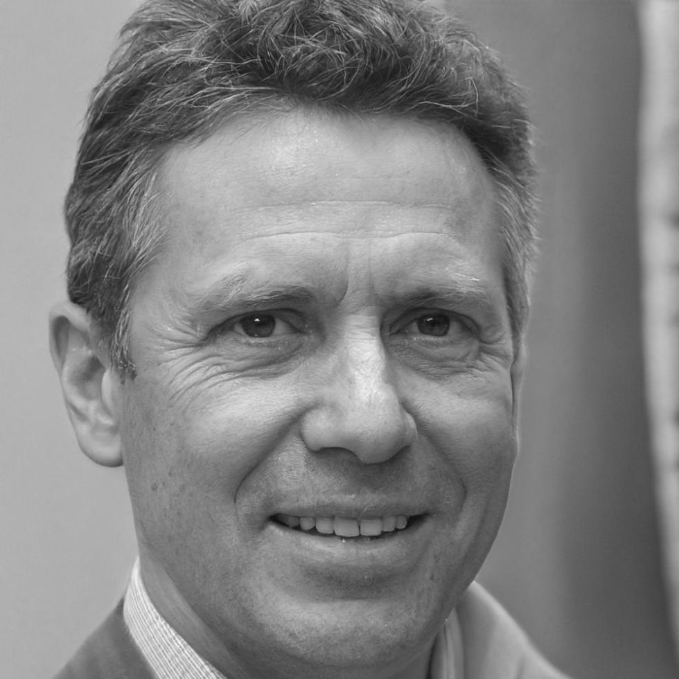 Seong-jin Park, lead technical analysis instructor with over 12 years of Korean market trading experience